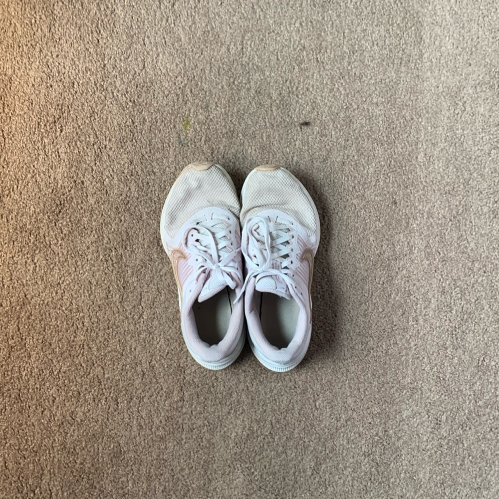 Nike Tennis Shoes